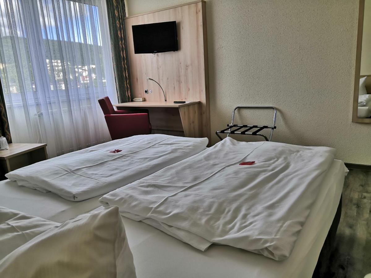 Ruegen-Hotel ซาสนิทซ์ ภายนอก รูปภาพ