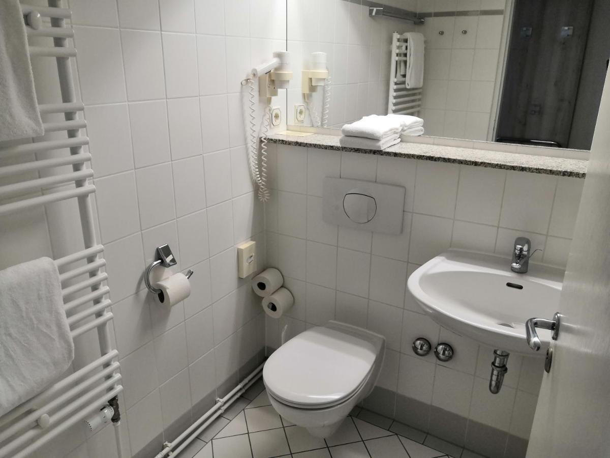 Ruegen-Hotel ซาสนิทซ์ ภายนอก รูปภาพ